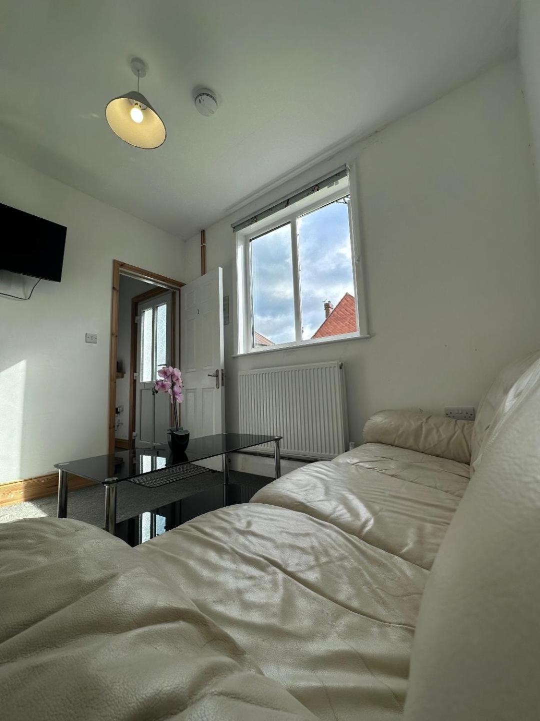 Browning House Bedrooms I Long Or Short Stay I Special Rate Available Derby Bagian luar foto